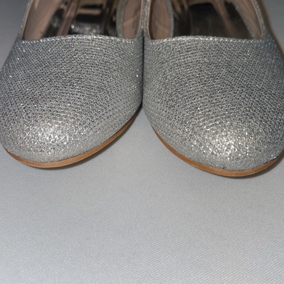 Badgley Mischka girls dress heels rhinestones on ankle strap 1.5” heel Size 3 - Picture 2 of 10